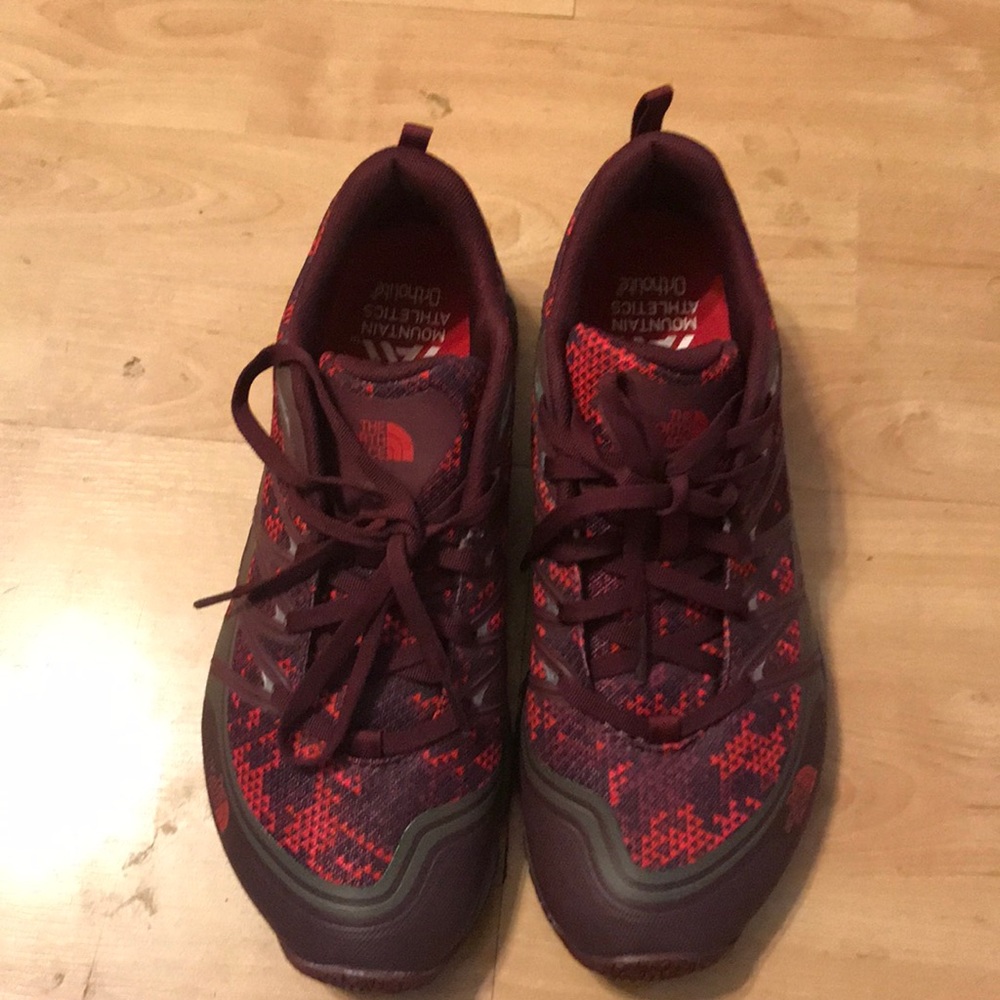 The North face snickers size 7